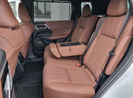 Mitsubishi - Outlander