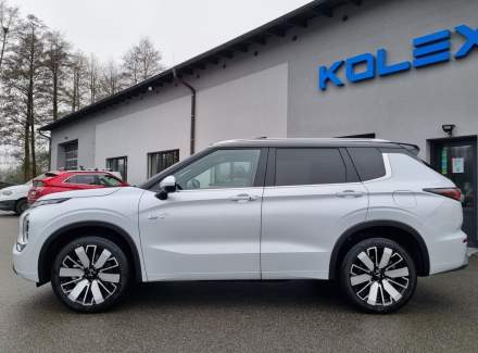 Mitsubishi - Outlander