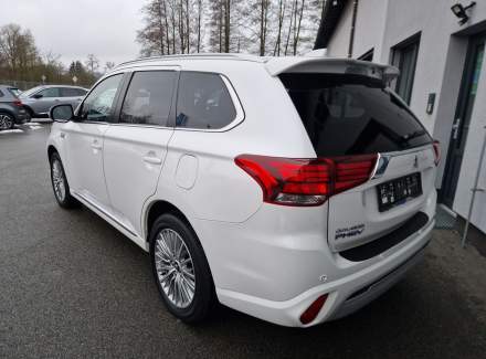 Mitsubishi - Outlander