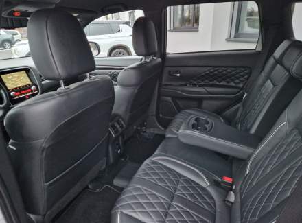 Mitsubishi - Outlander