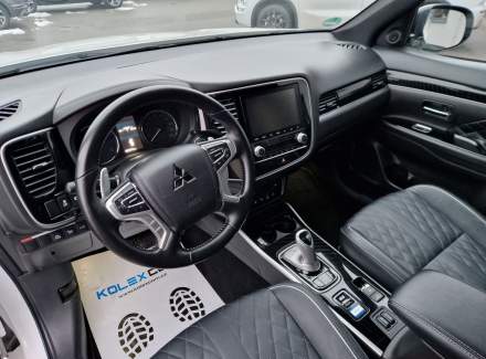 Mitsubishi - Outlander