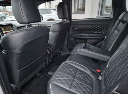 Mitsubishi - Outlander