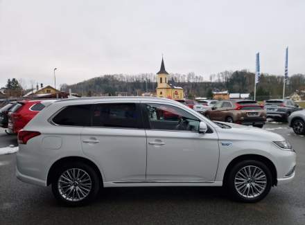 Mitsubishi - Outlander