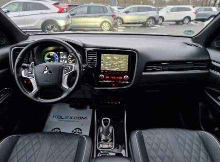 Mitsubishi - Outlander