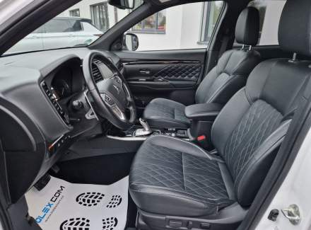 Mitsubishi - Outlander