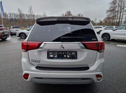 Mitsubishi - Outlander