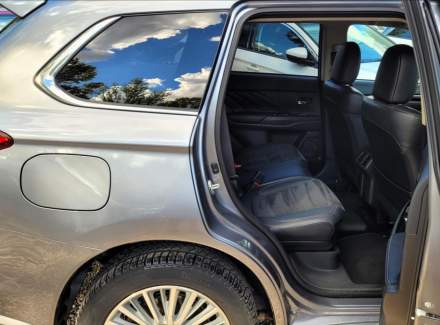 Mitsubishi - Outlander