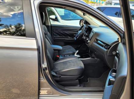 Mitsubishi - Outlander