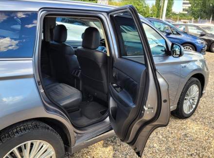 Mitsubishi - Outlander