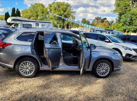 Mitsubishi - Outlander