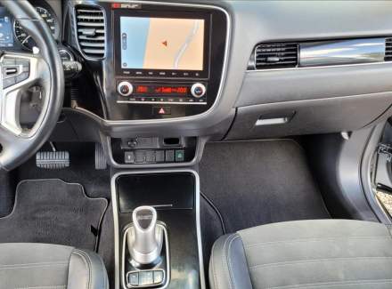 Mitsubishi - Outlander