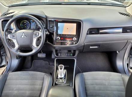 Mitsubishi - Outlander