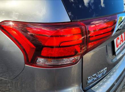 Mitsubishi - Outlander