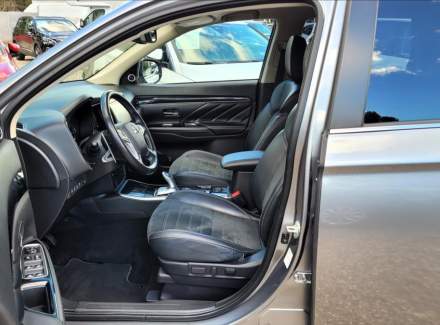 Mitsubishi - Outlander