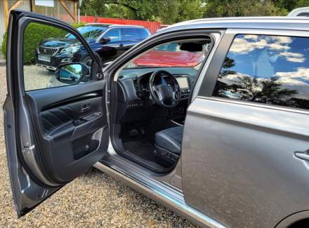 Mitsubishi - Outlander