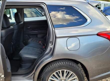 Mitsubishi - Outlander