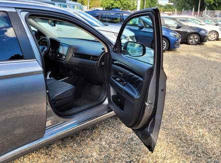 Mitsubishi - Outlander