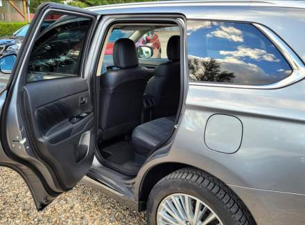 Mitsubishi - Outlander