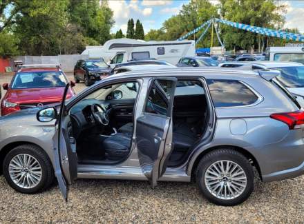 Mitsubishi - Outlander