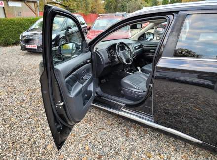 Mitsubishi - Outlander