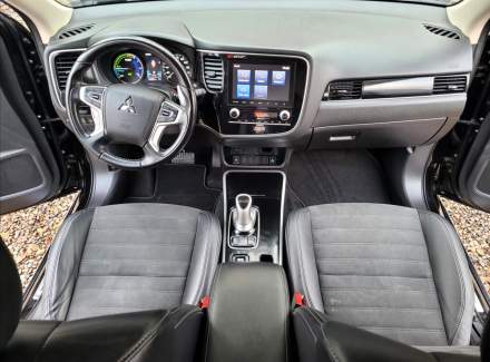 Mitsubishi - Outlander