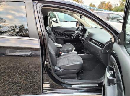 Mitsubishi - Outlander