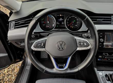 Volkswagen - Passat