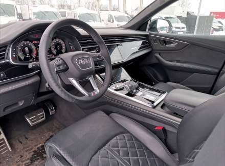 Audi - Q8