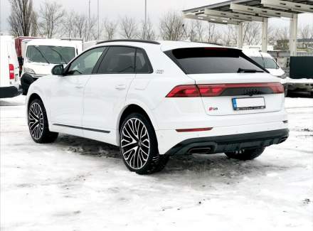 Audi - Q8