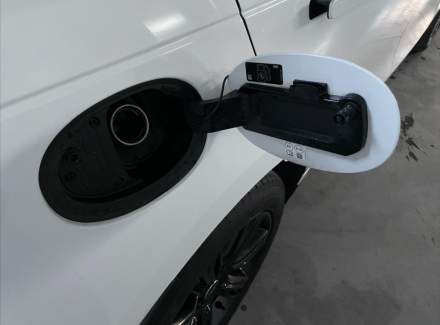 Land Rover - Range Rover Velar