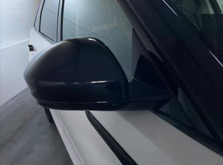 Land Rover - Range Rover Velar