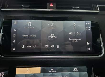 Land Rover - Range Rover Velar