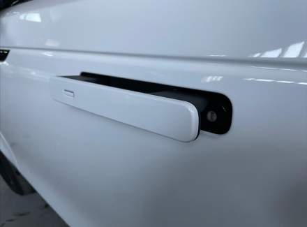 Land Rover - Range Rover Velar