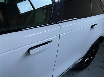 Land Rover - Range Rover Velar