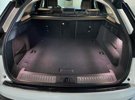 Land Rover - Range Rover Velar