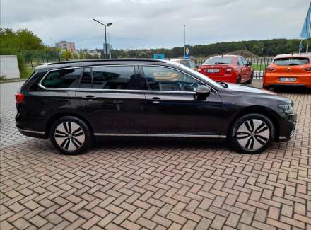 Volkswagen - Passat