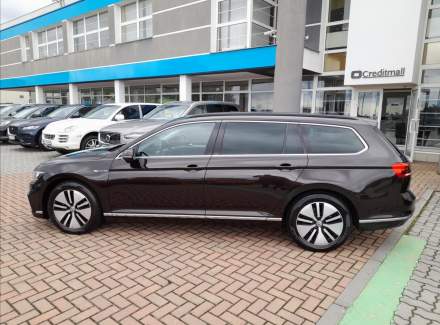 Volkswagen - Passat