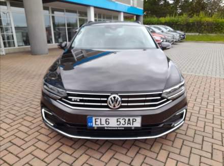 Volkswagen - Passat