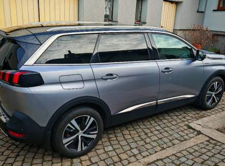 Peugeot - 5008