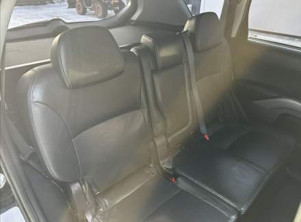 Mitsubishi - Outlander