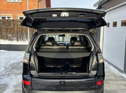 Mitsubishi - Outlander