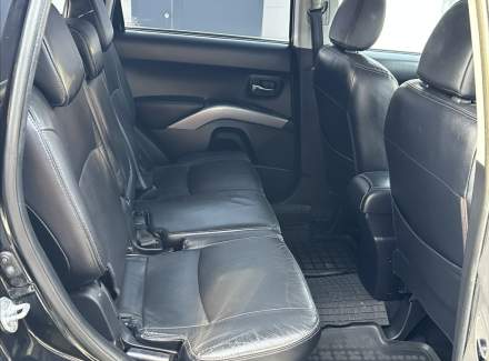 Mitsubishi - Outlander