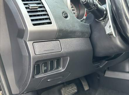 Mitsubishi - Outlander