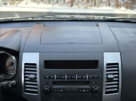 Mitsubishi - Outlander