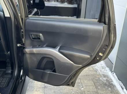 Mitsubishi - Outlander