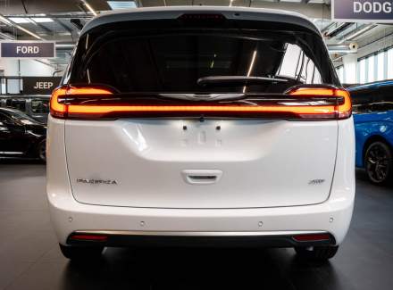 Chrysler - Pacifica