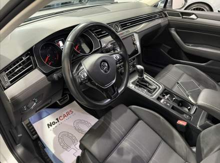 Volkswagen - Passat