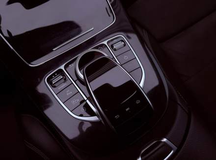 Mercedes-Benz - E-class