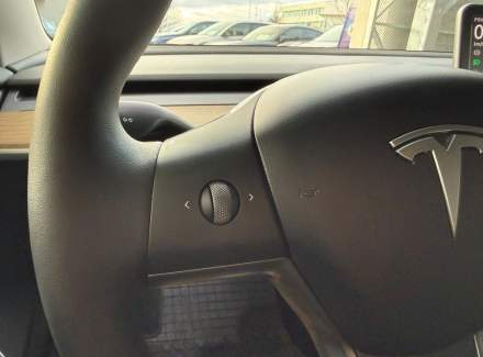 Tesla - Model 3
