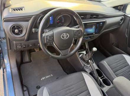 Toyota - Auris